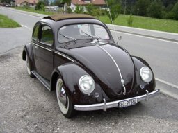 VW Käfer mit Brezelfenster.