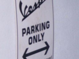 ...und Parkplätze nur für Vespa!